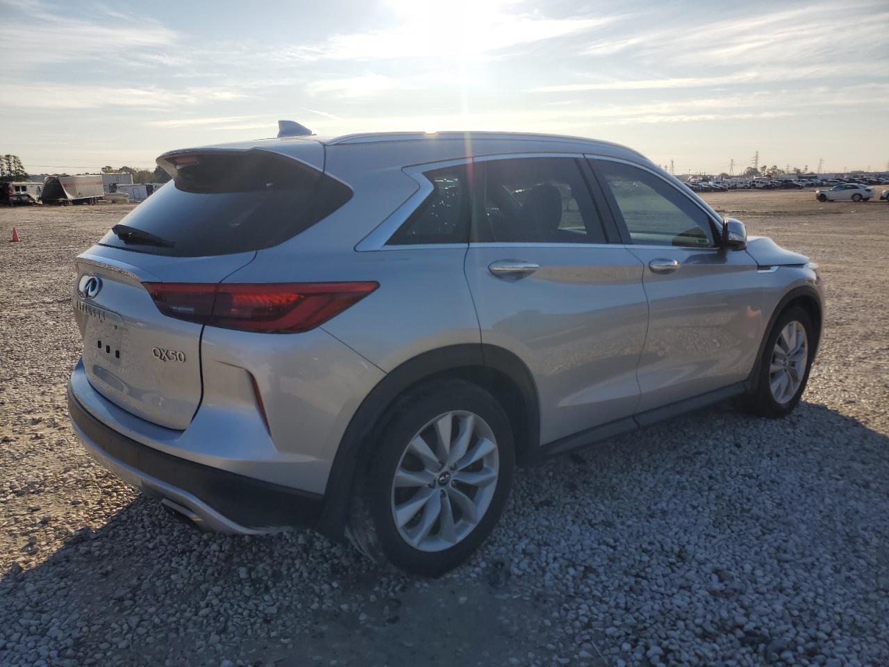 2019 INFINITI QX50 ESSEN - Image 3
