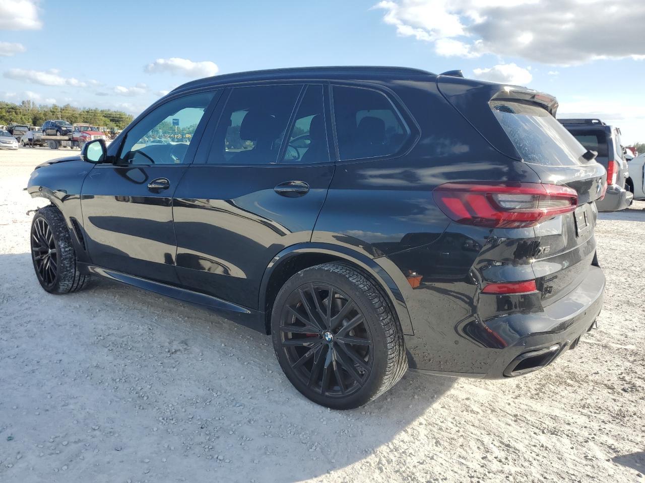 2022 BMW X5 M50I - Фото 2