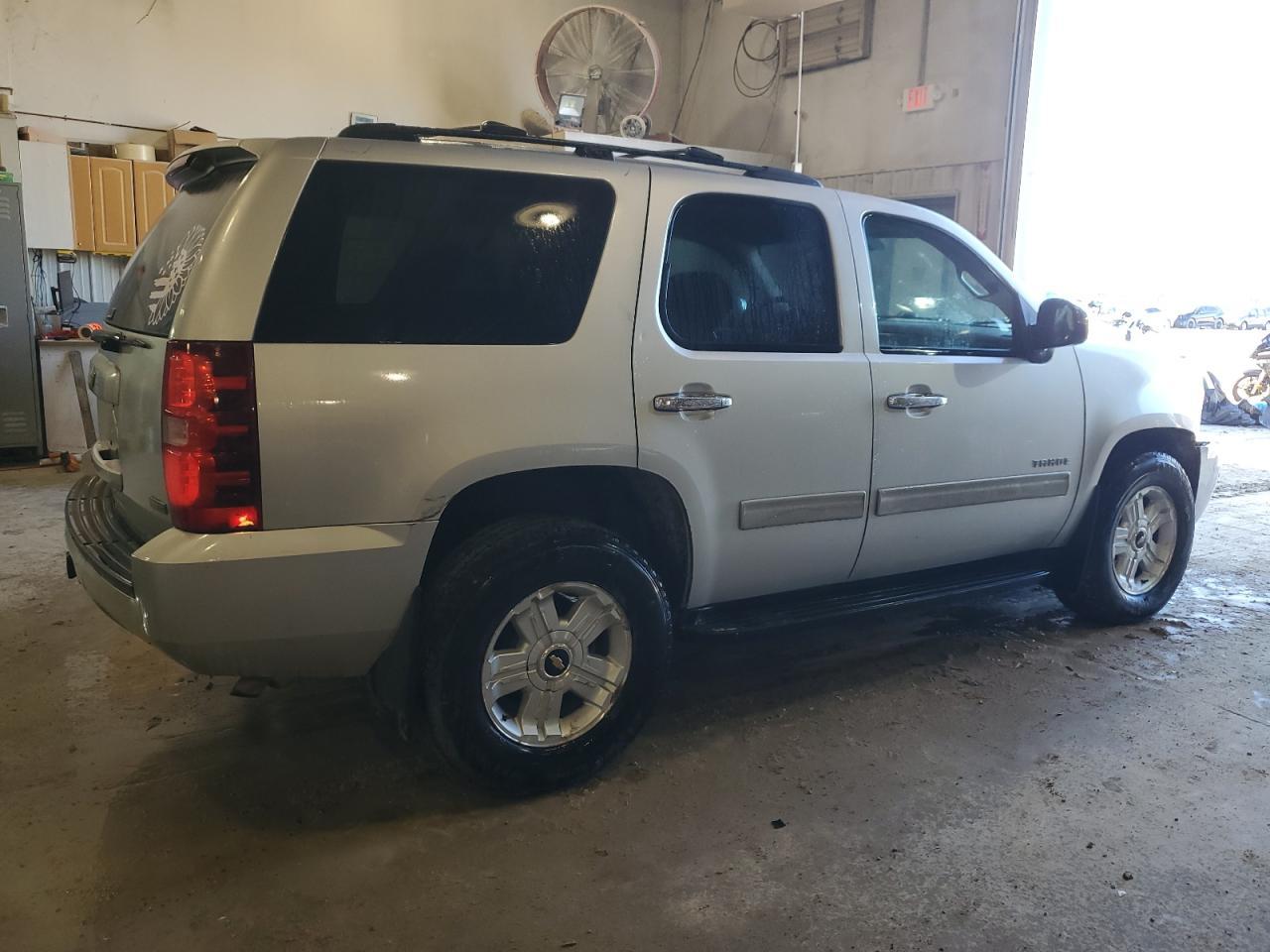 2011 CHEVROLET TAHOE K150 - Фото 3