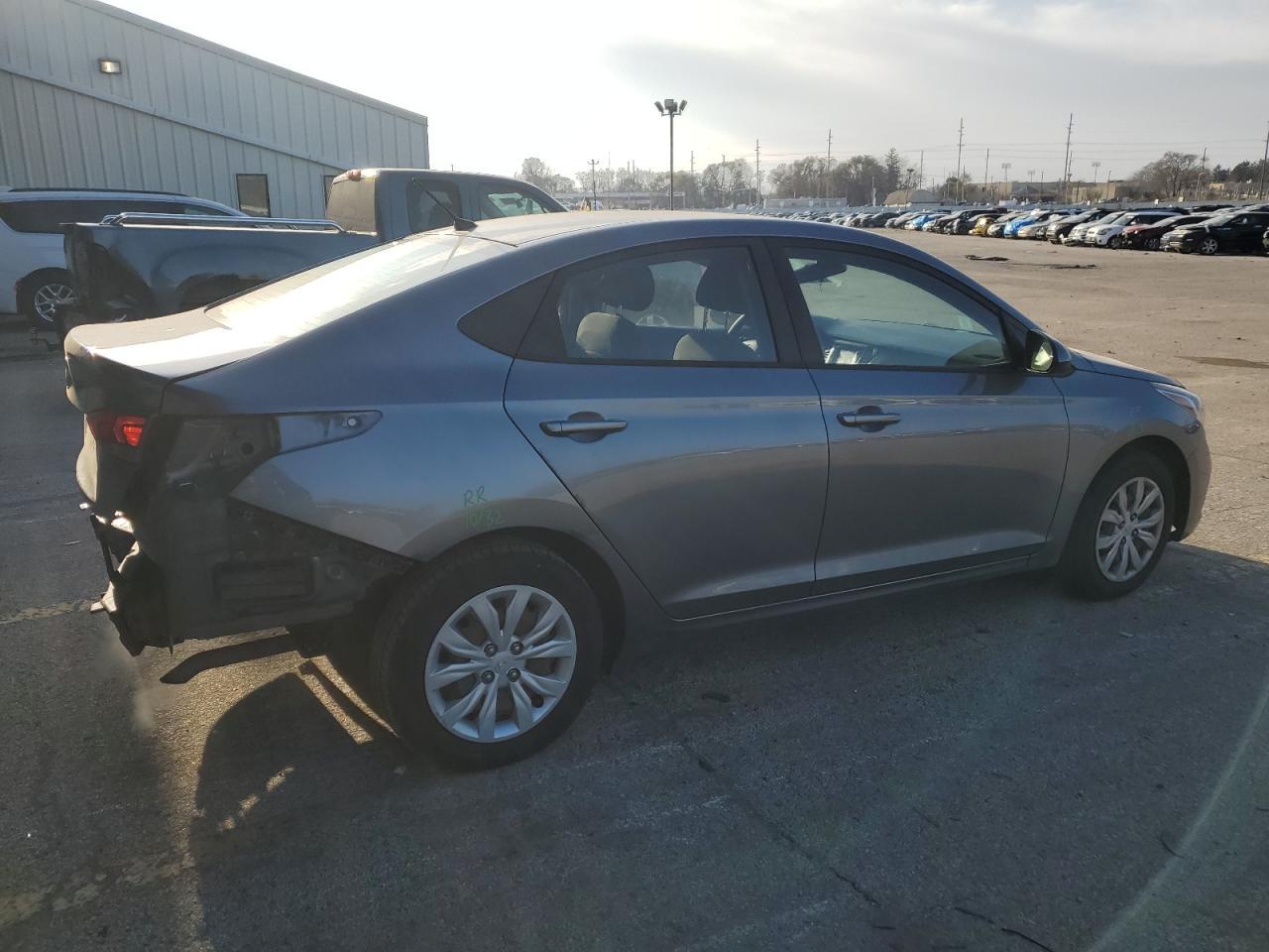 2019 HYUNDAI ACCENT SE - Фото 3