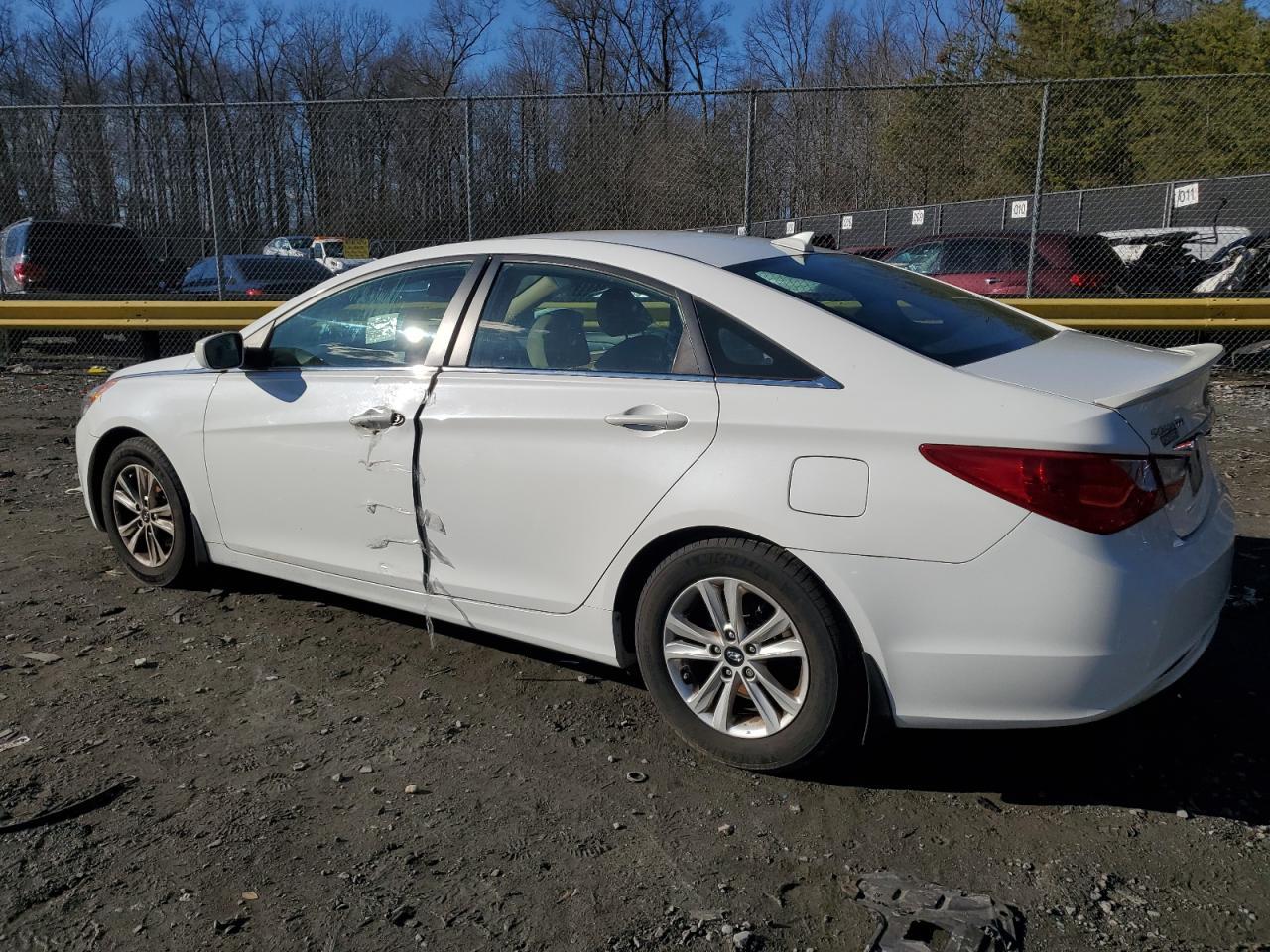 2013 HYUNDAI SONATA GLS - Image 2