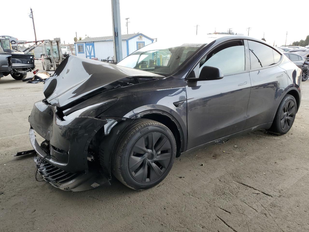 2025 TESLA MODEL Y