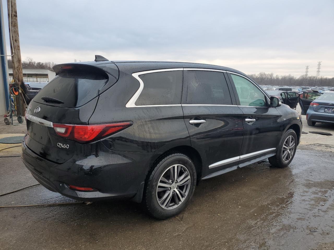 2019 INFINITI QX60 LUXE - Image 3
