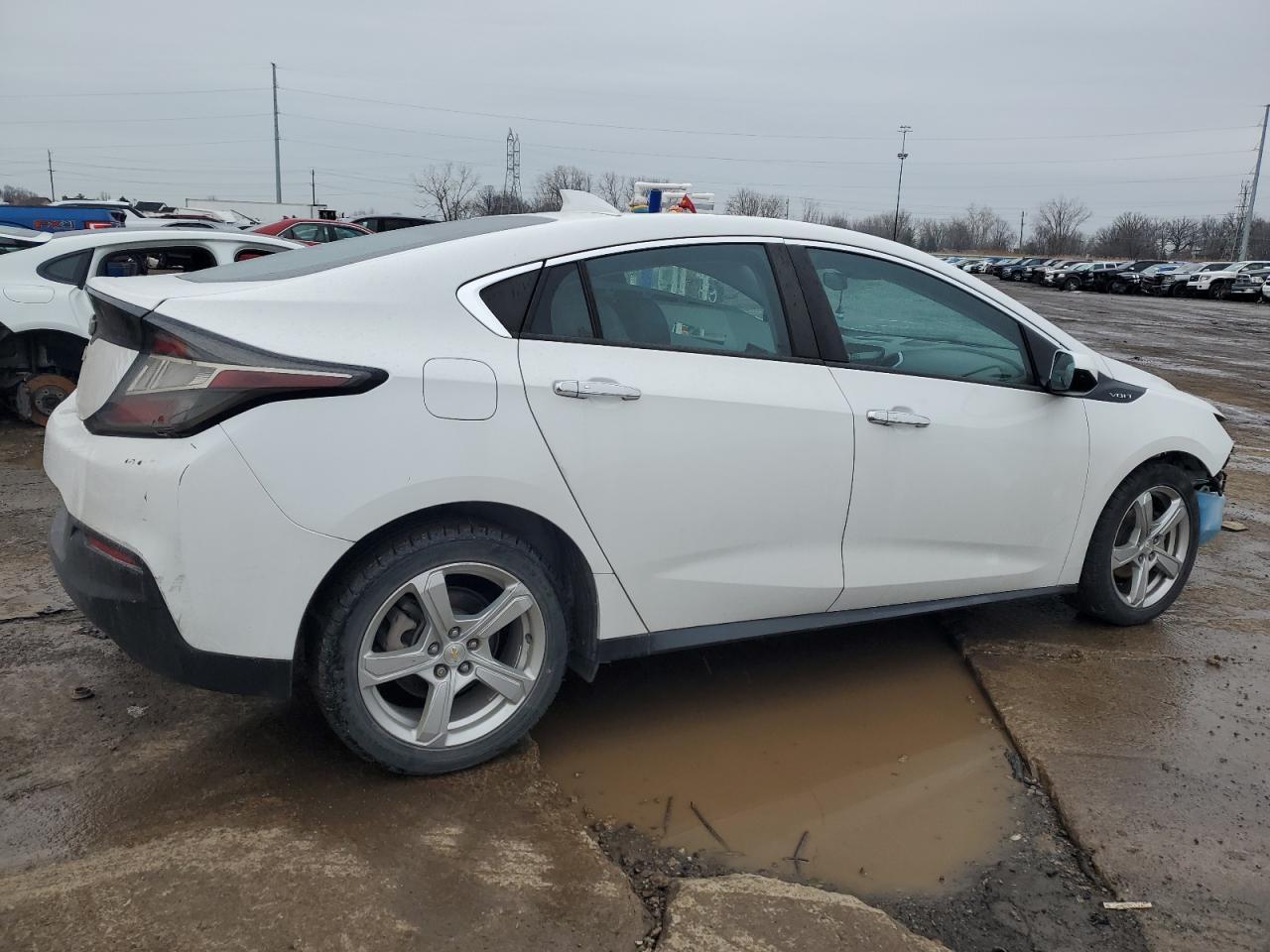 2017 CHEVROLET VOLT LT - Image 3