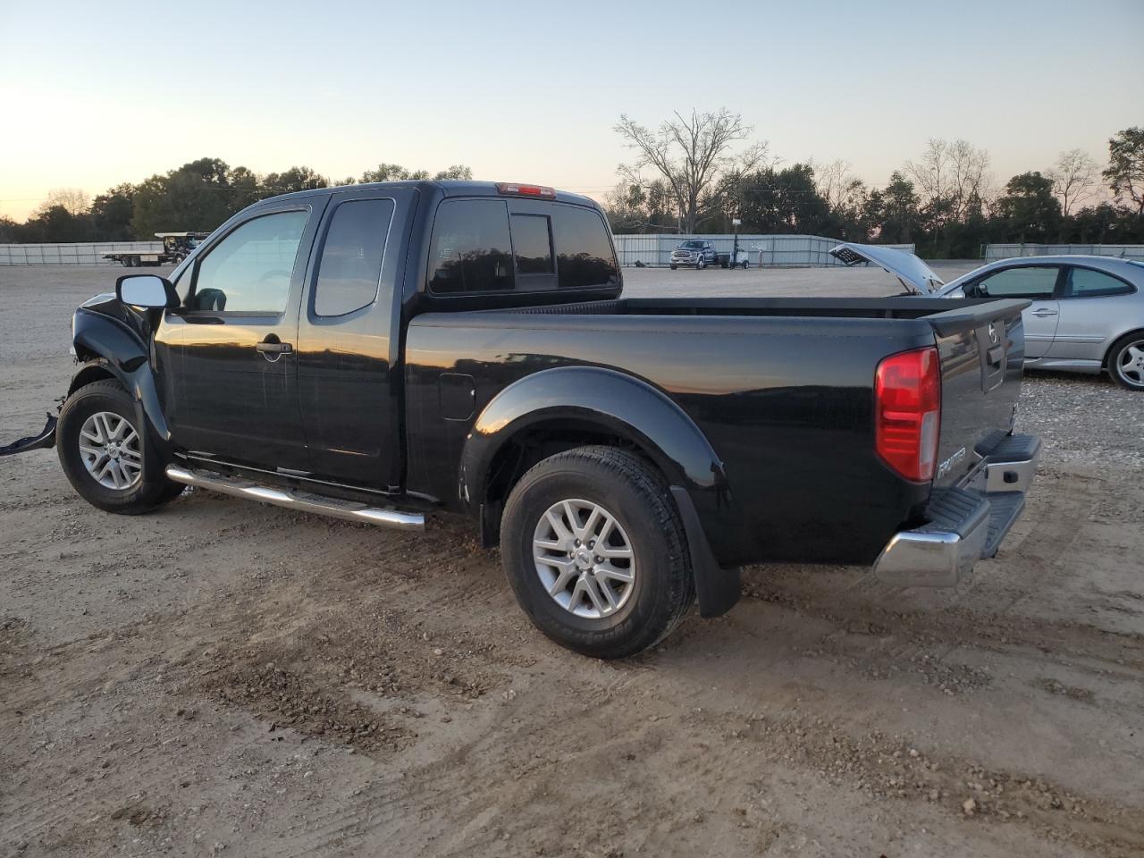 2019 NISSAN FRONTIER S - Фото 2