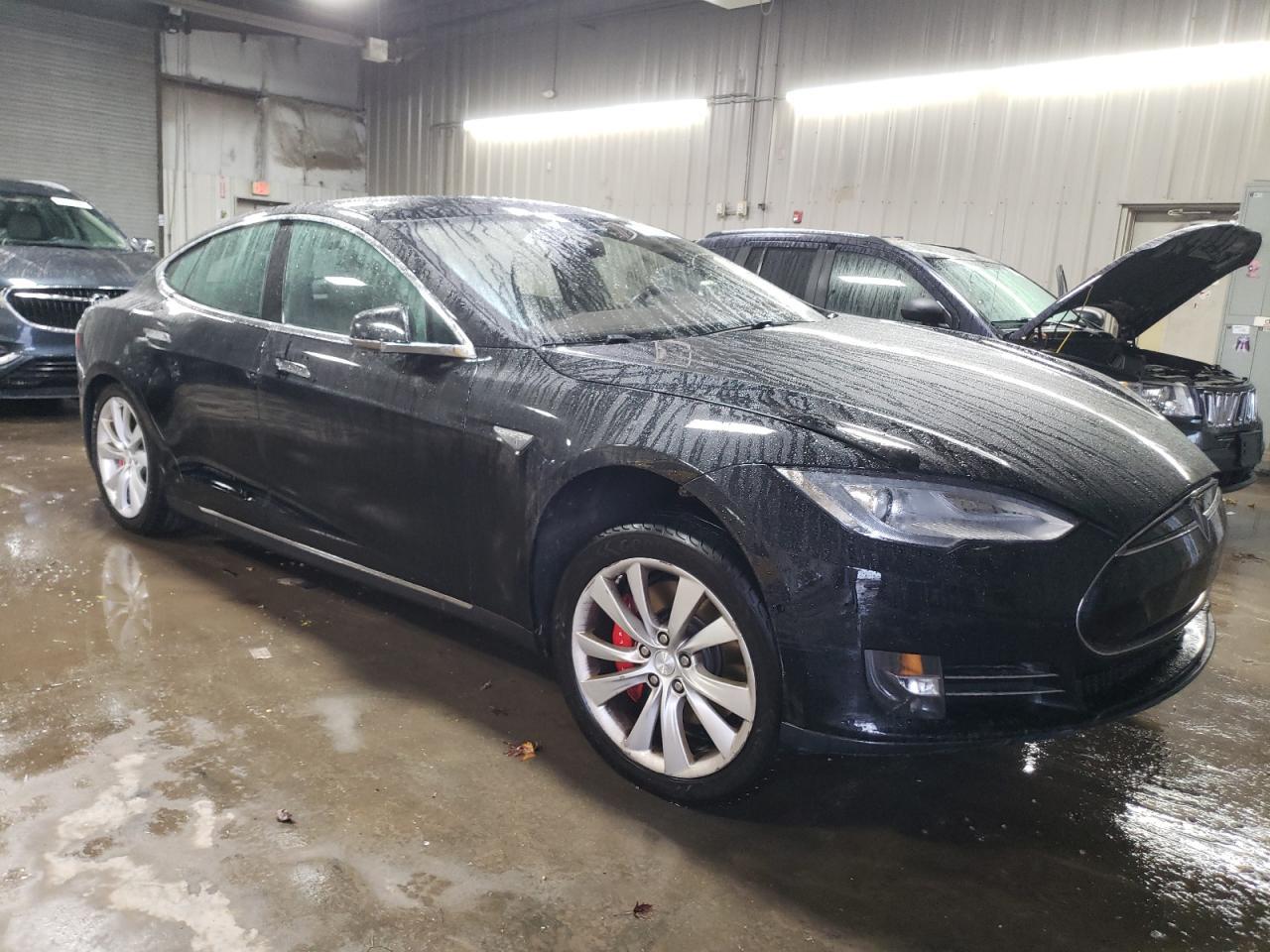 2015 TESLA MODEL S P8 - Фото 4