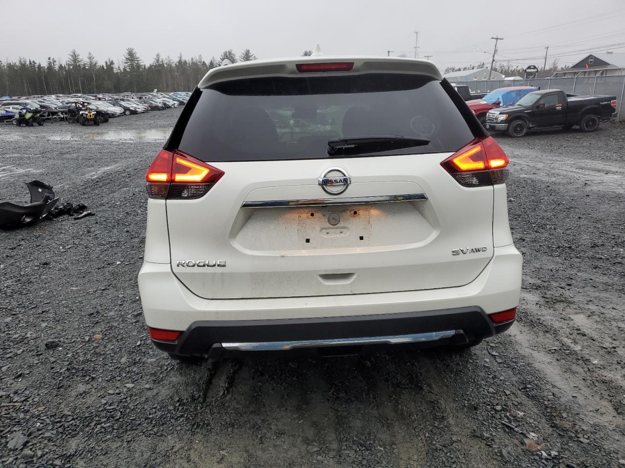 2017 NISSAN ROGUE SV - Фото 6