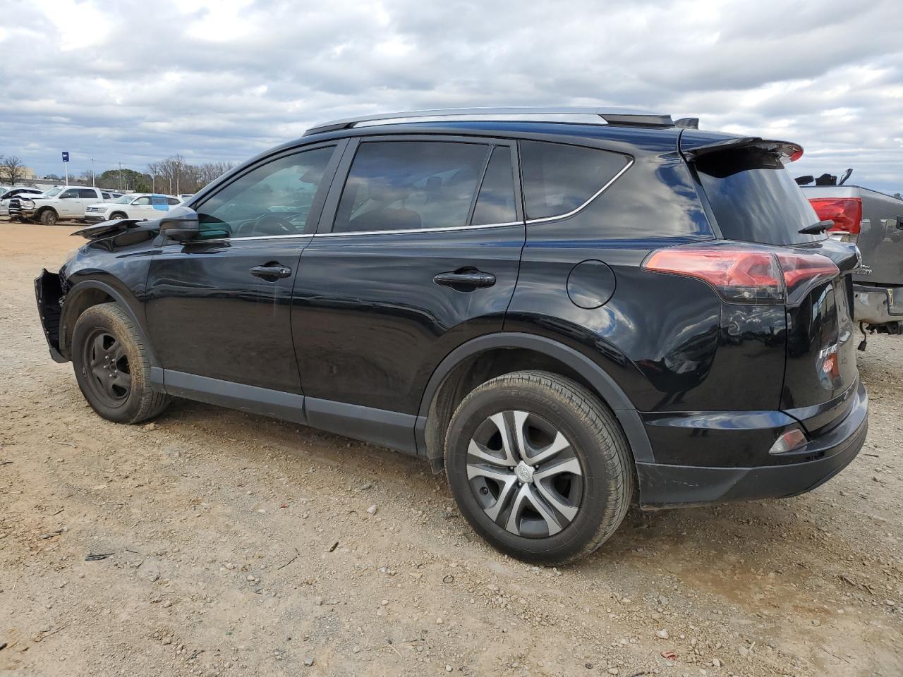 2018 TOYOTA RAV4 LE - Фото 2