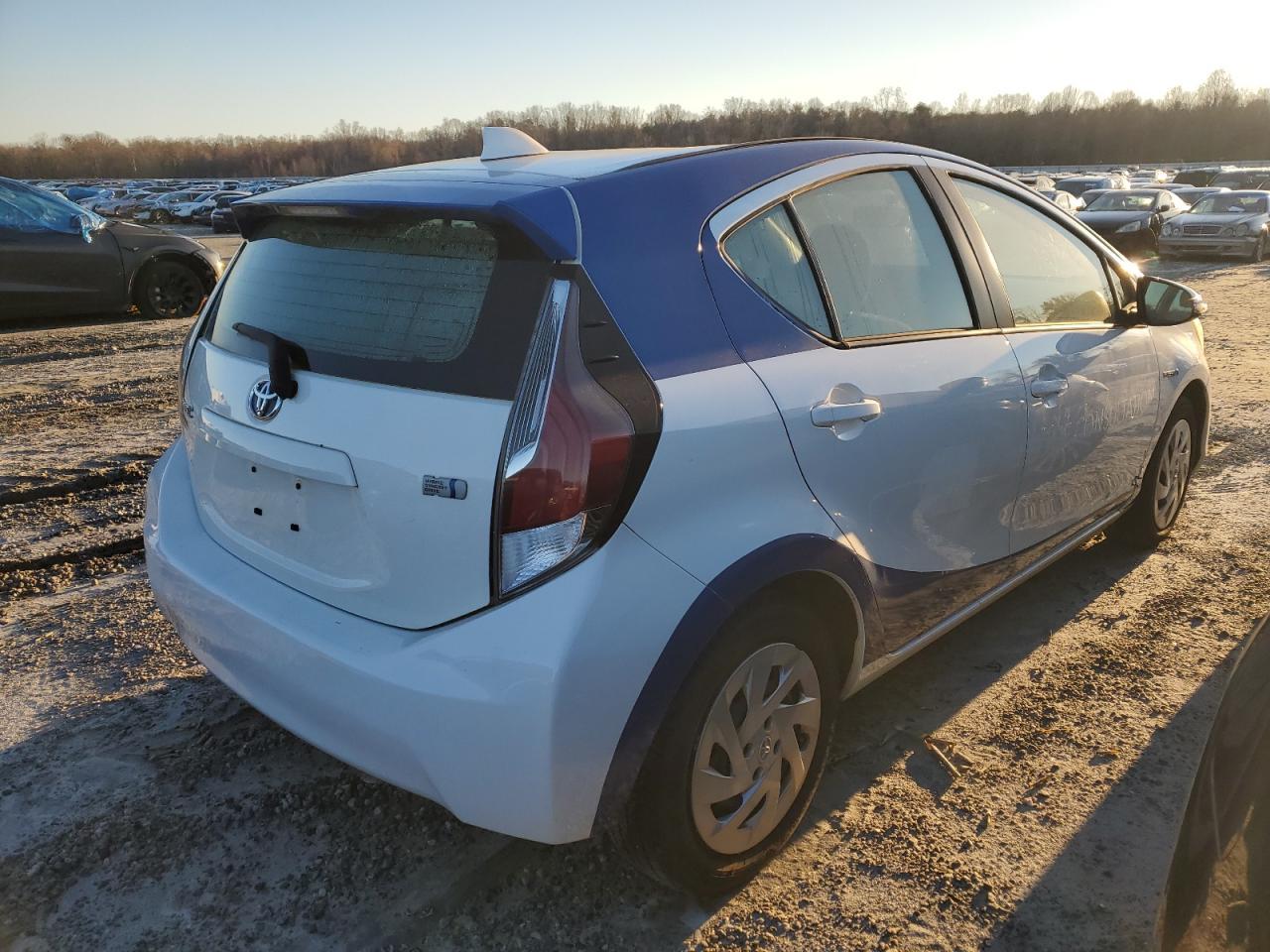 2016 TOYOTA PRIUS C - Image 3