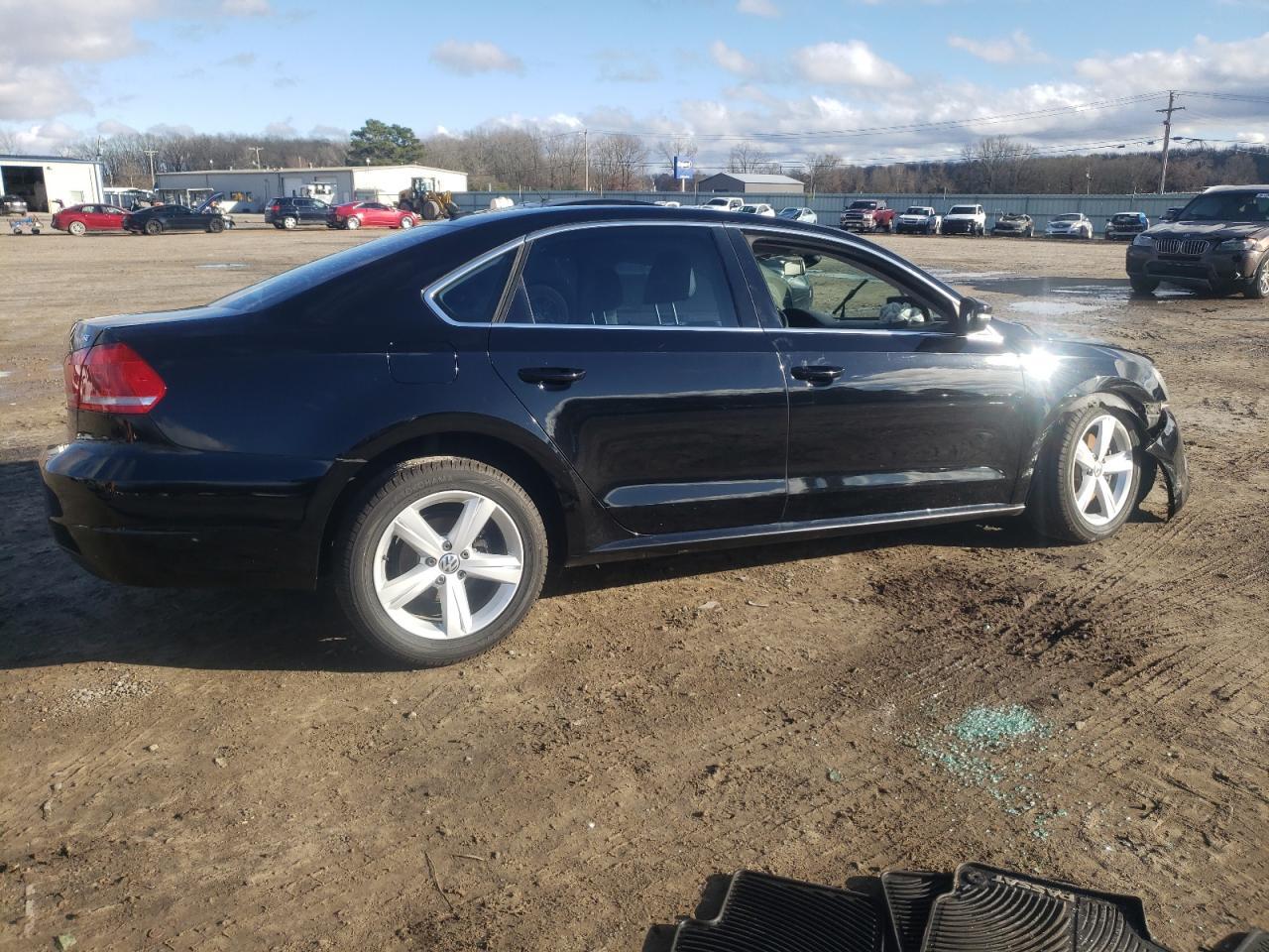 2013 VOLKSWAGEN PASSAT SE - Image 3