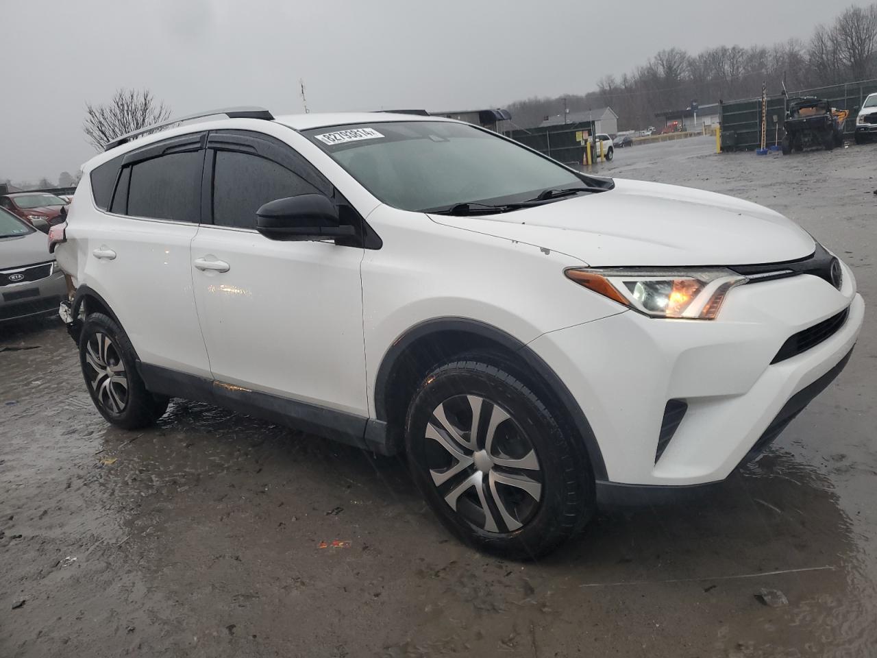 2017 TOYOTA RAV4 LE - Фото 4