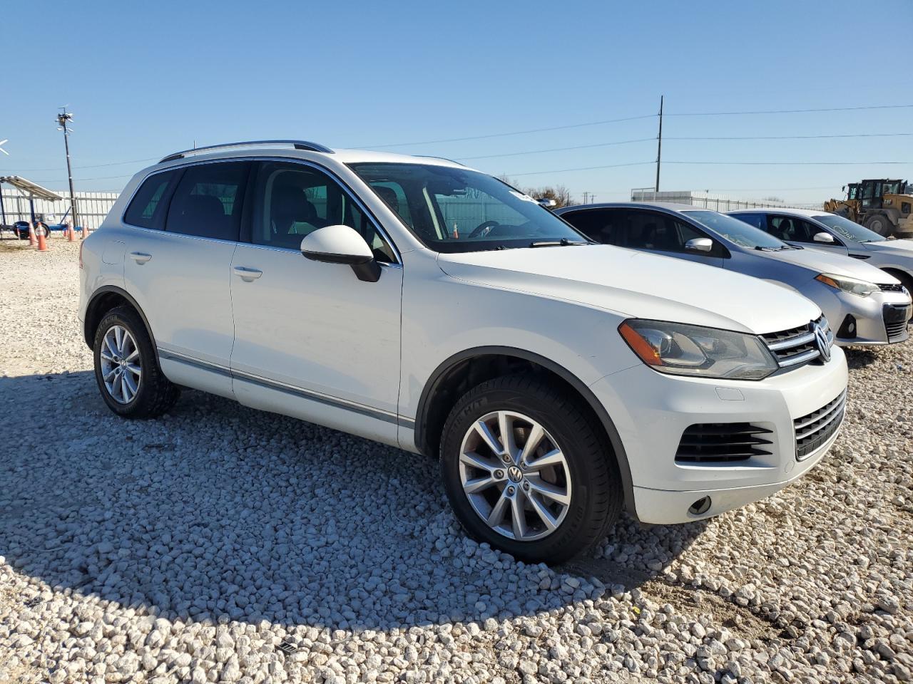 2014 VOLKSWAGEN TOUAREG V6 - Image 4