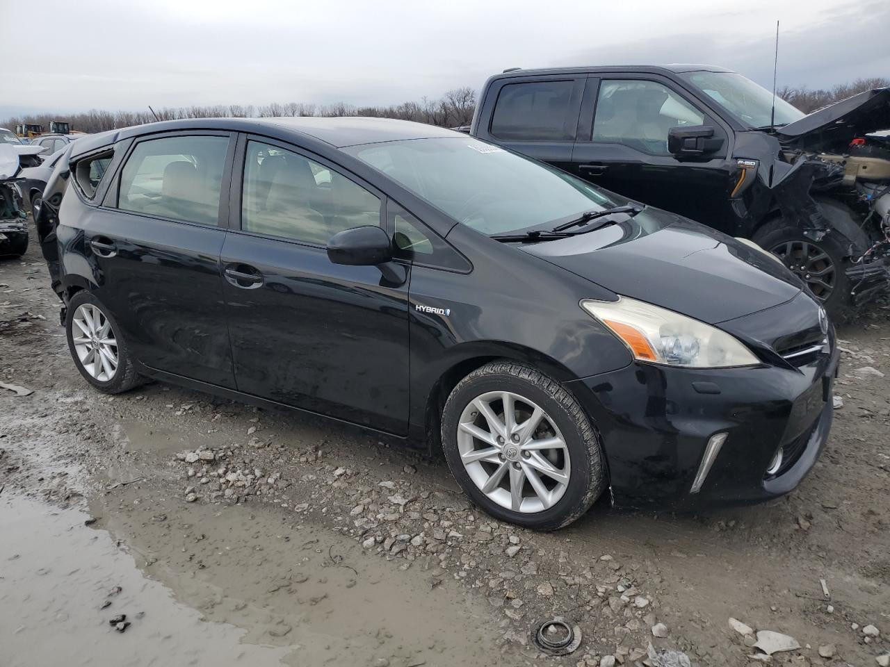 2013 TOYOTA PRIUS V - Image 4