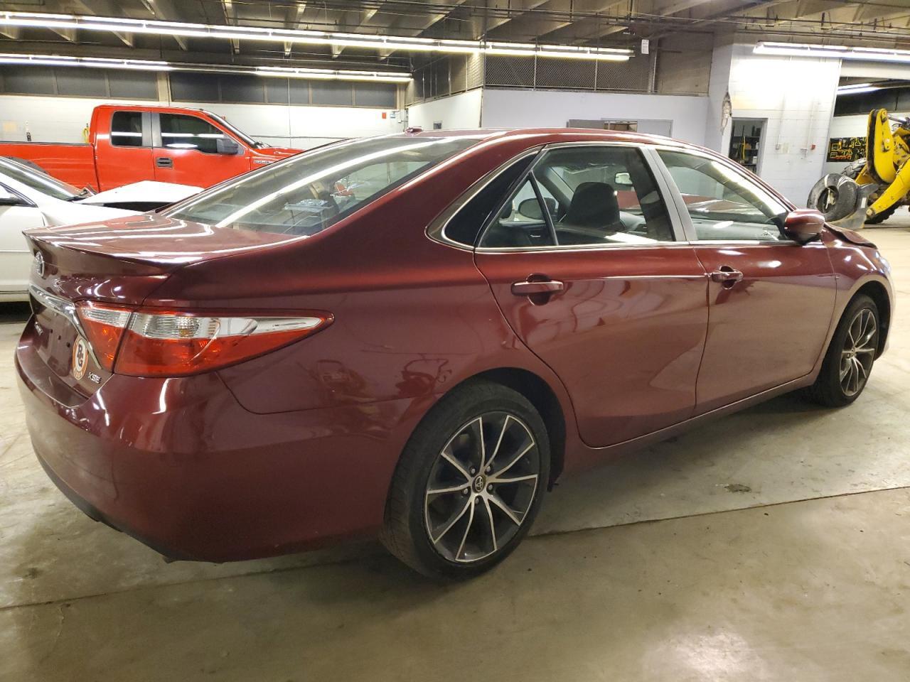 2017 TOYOTA CAMRY LE - Фото 3