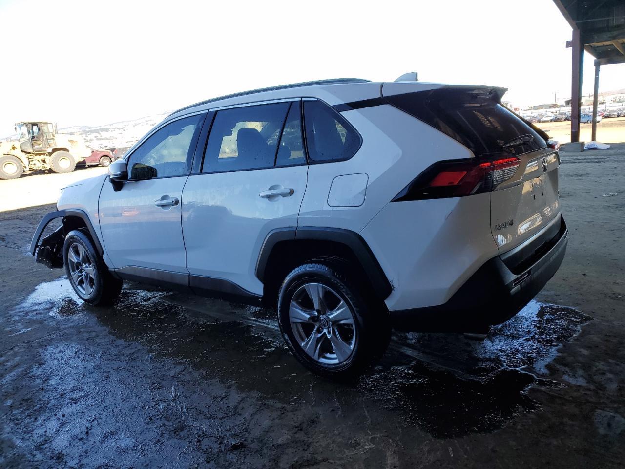 2022 TOYOTA RAV4 XLE - Фото 2