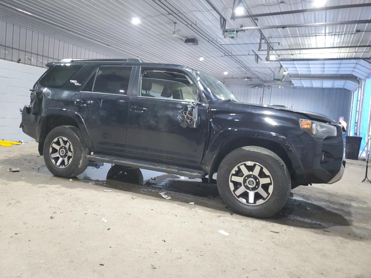 2019 TOYOTA 4RUNNER SR - Фото 4