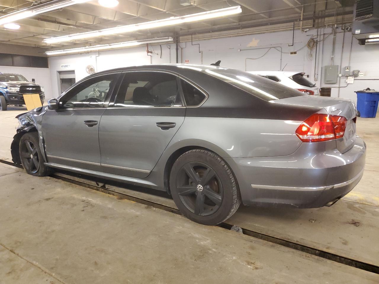 2013 VOLKSWAGEN PASSAT SEL - Image 2