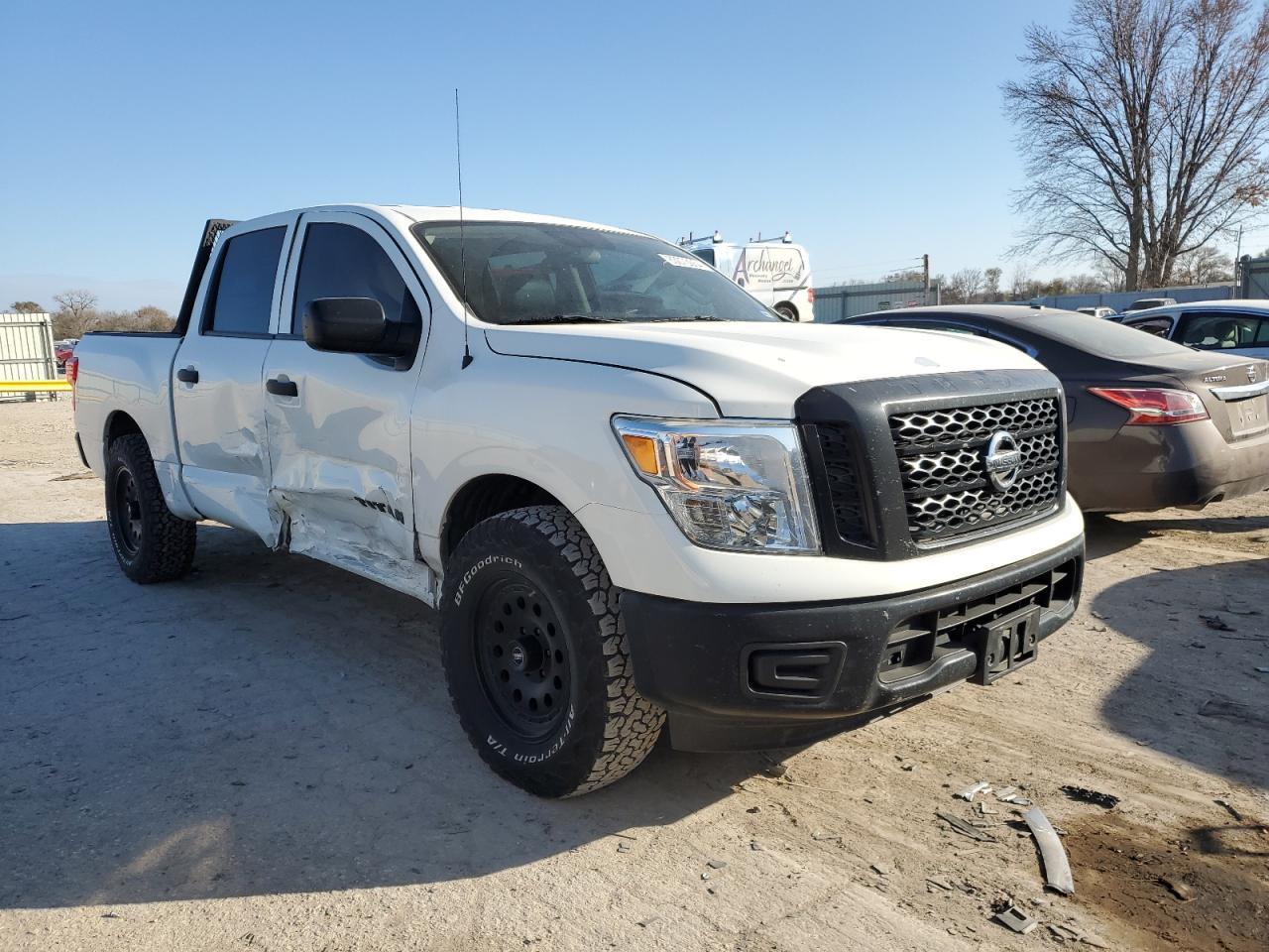 2018 NISSAN TITAN S - Фото 4
