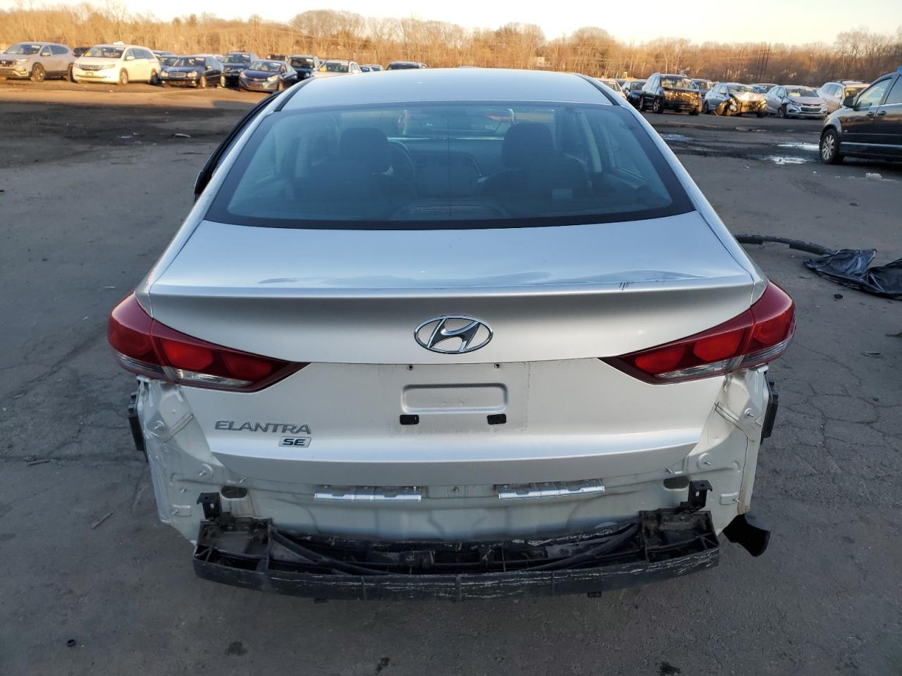 2018 HYUNDAI ELANTRA SE - Image 6