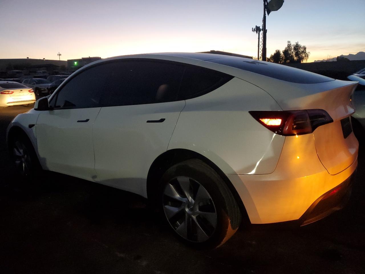 2023 TESLA MODEL Y - Image 2