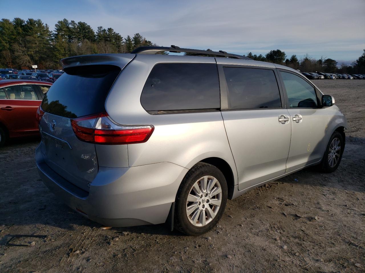 2015 TOYOTA SIENNA LE - Фото 3