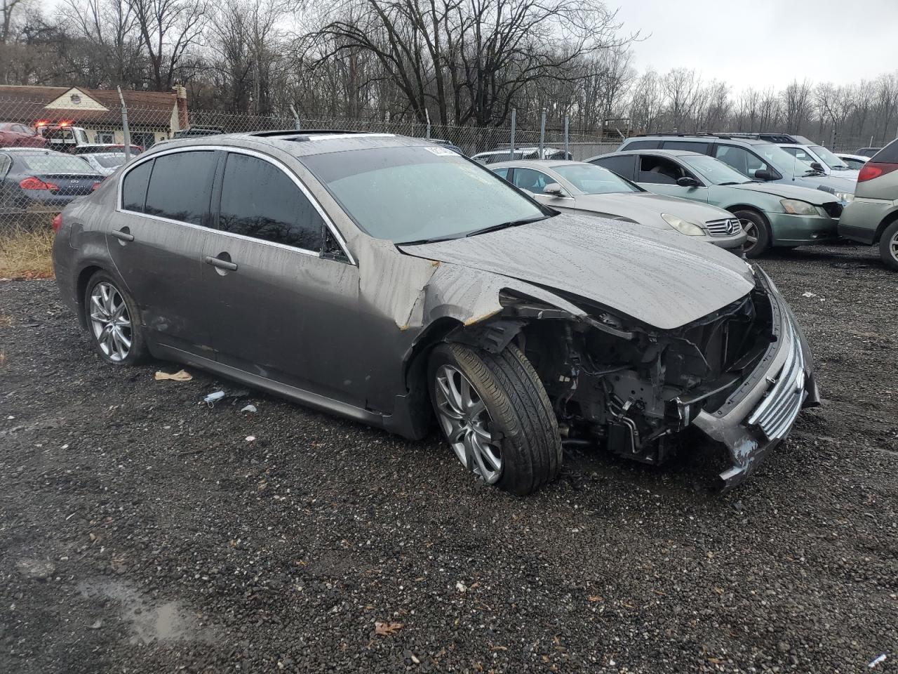 2011 INFINITI G37 - Image 4