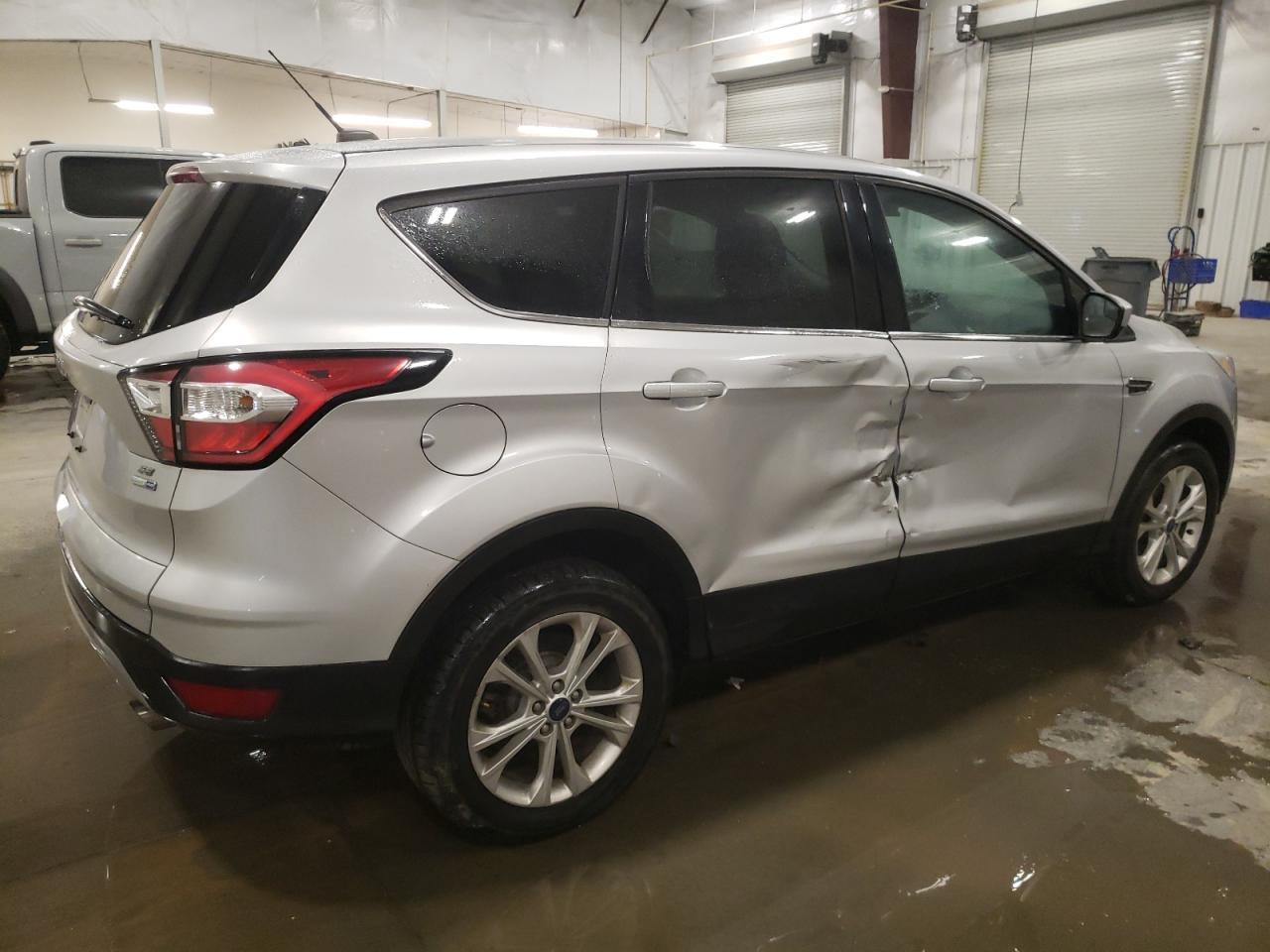 2017 FORD ESCAPE SE - Фото 3