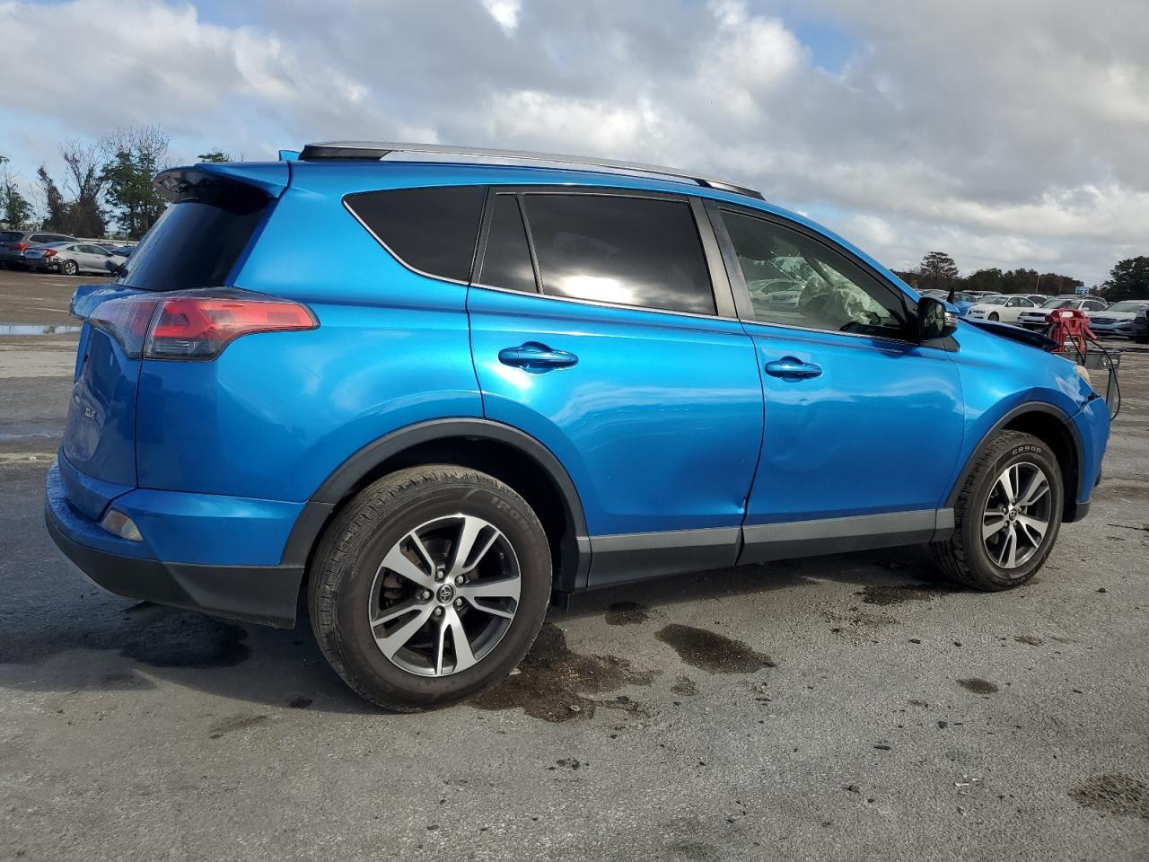 2017 TOYOTA RAV4 XLE - Image 3