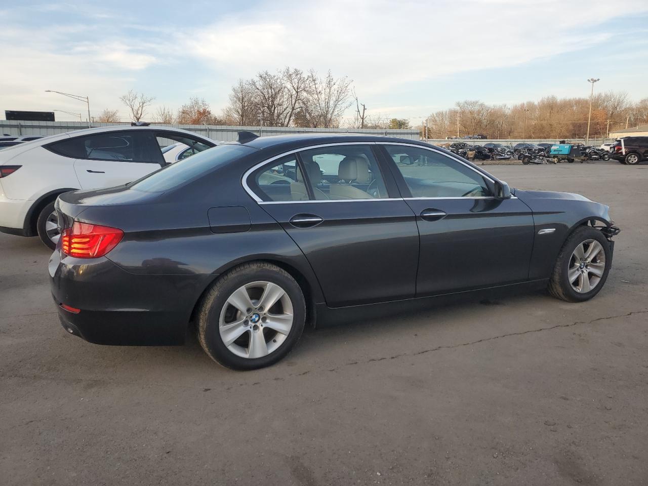 2013 BMW 528 XI - Image 3