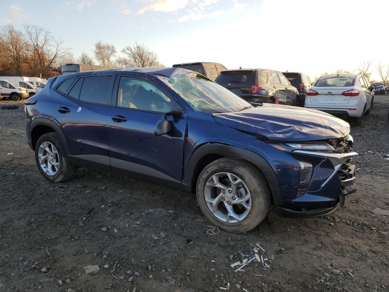 2024 CHEVROLET TRAX LS - Image 4
