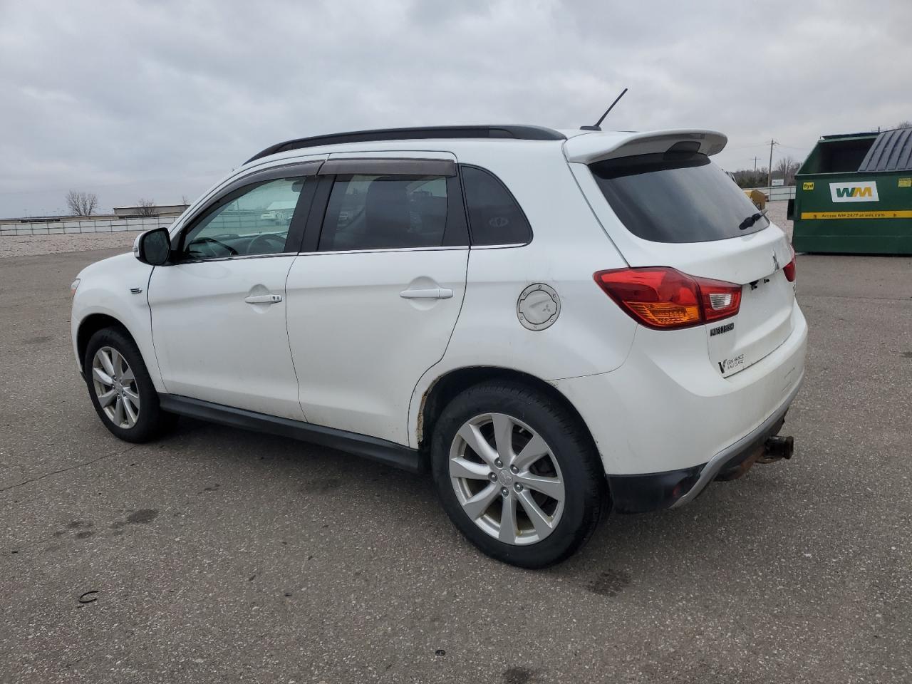 2015 MITSUBISHI OUTLANDER - Image 2