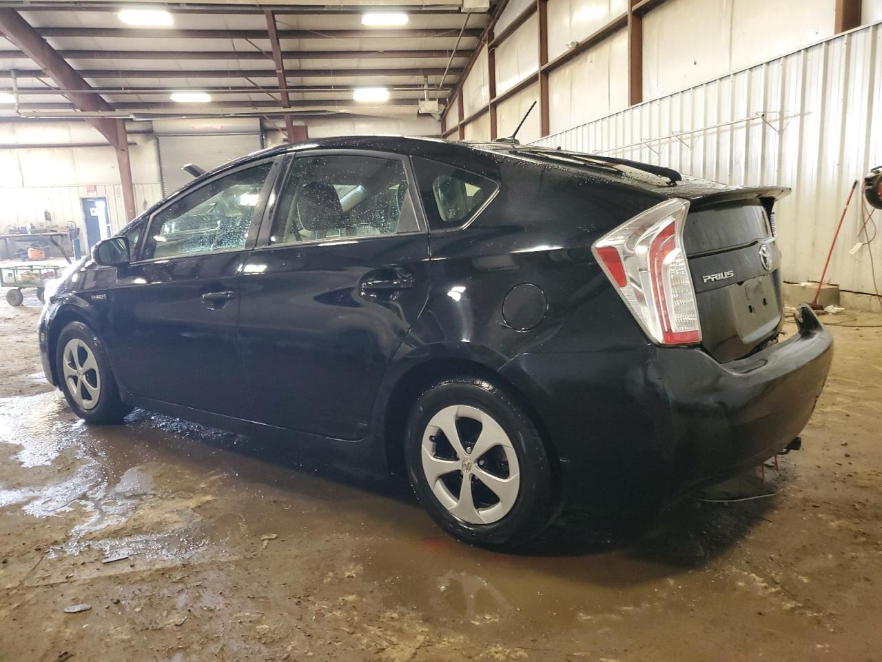 2015 TOYOTA PRIUS - Image 2