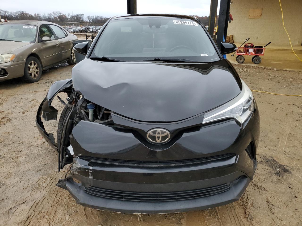2018 TOYOTA C-HR XLE - Image 5