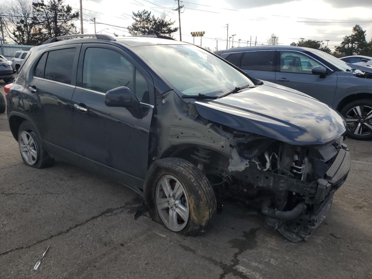 2019 CHEVROLET TRAX 1LT - Image 4