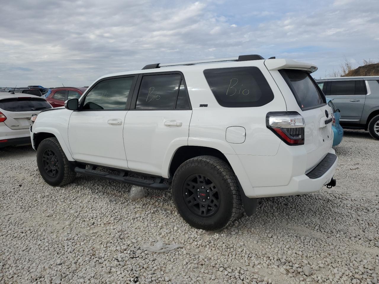 2022 TOYOTA 4RUNNER SR - Фото 2