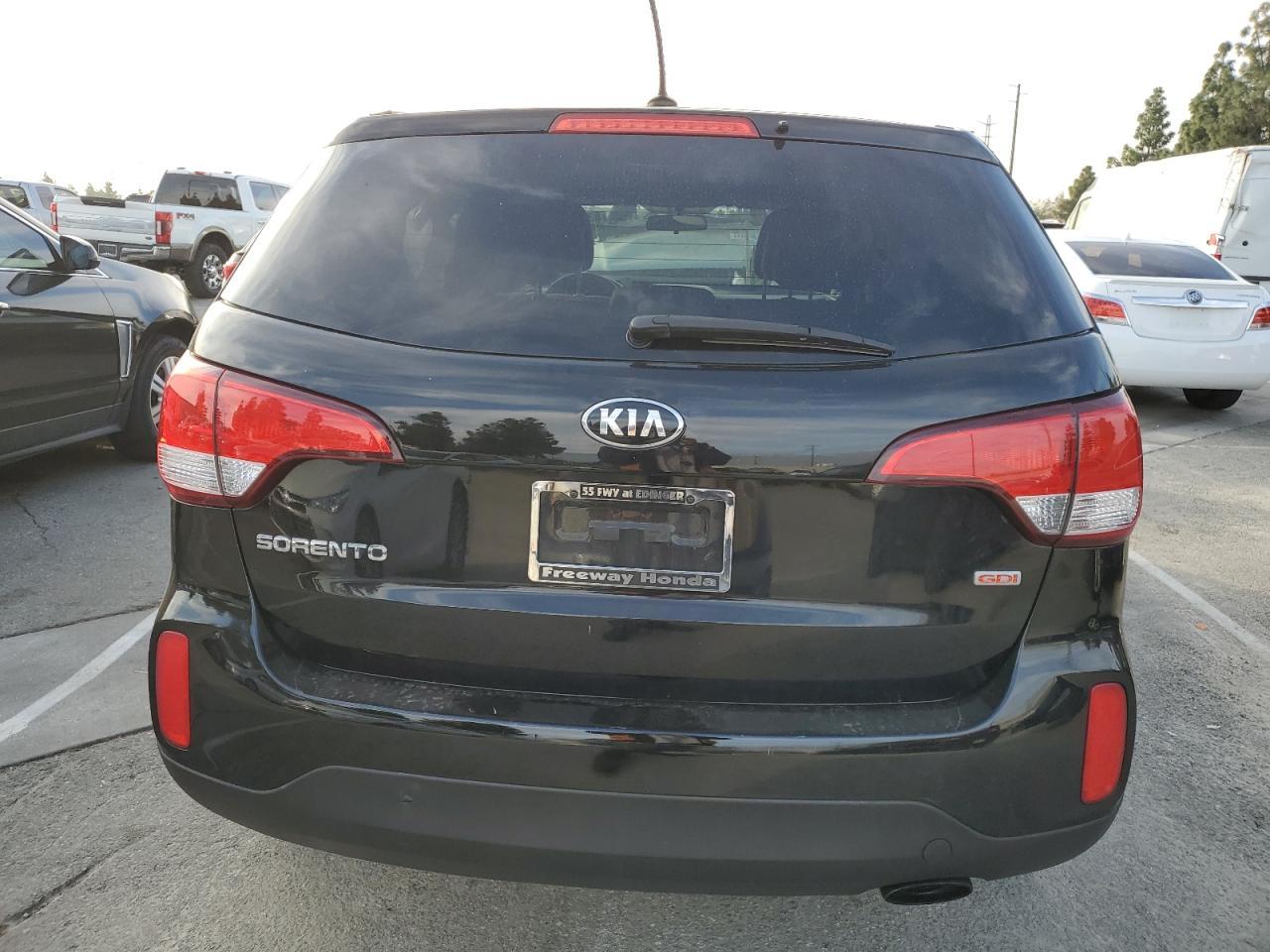 2014 KIA SORENTO LX - Image 6