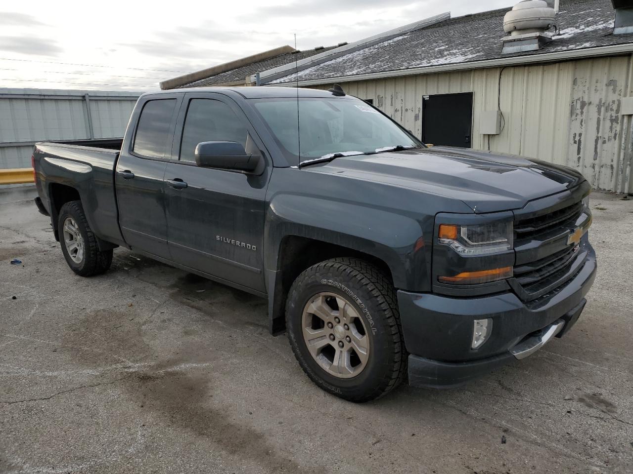 2017 CHEVROLET SILVERADO - Image 4