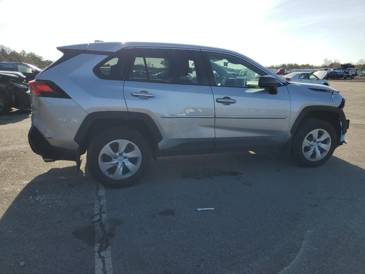 2023 TOYOTA RAV4 LE - Фото 3