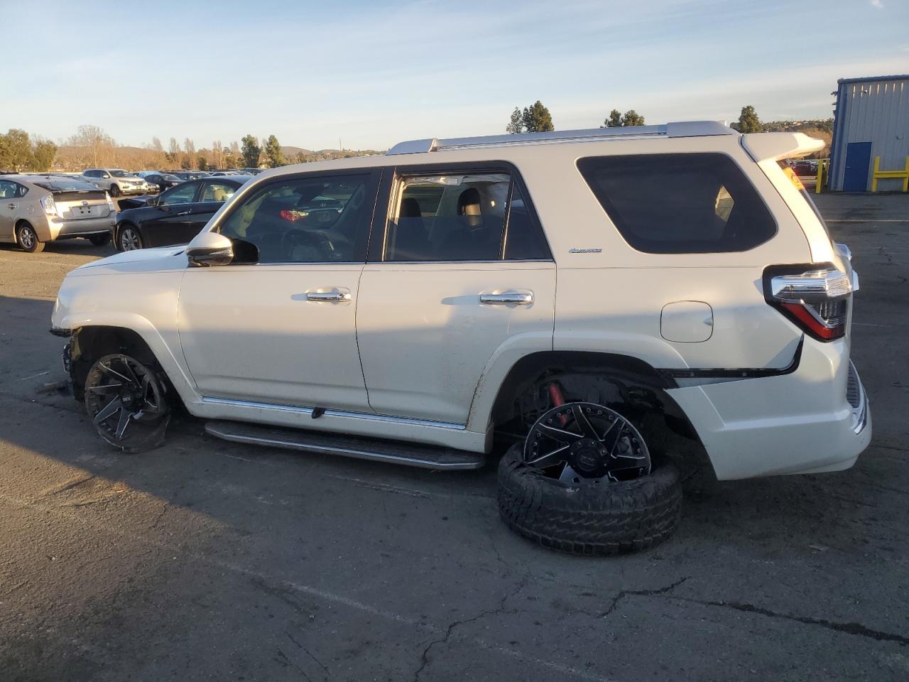 2020 TOYOTA 4RUNNER SR - Фото 2