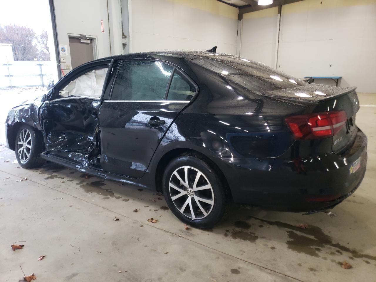 2017 VOLKSWAGEN JETTA SE - Image 2