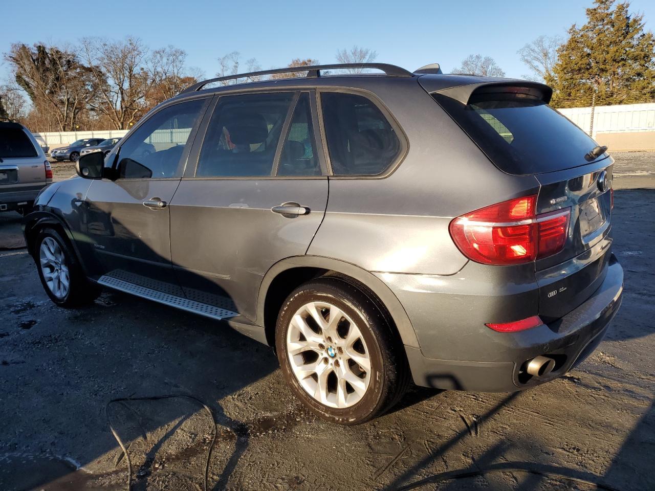 2012 BMW X5 XDRIVE3 - Image 2