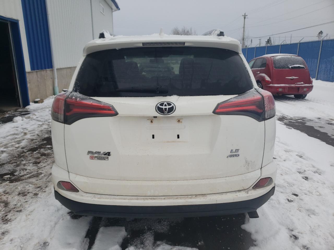 2017 TOYOTA RAV4 LE - Фото 6
