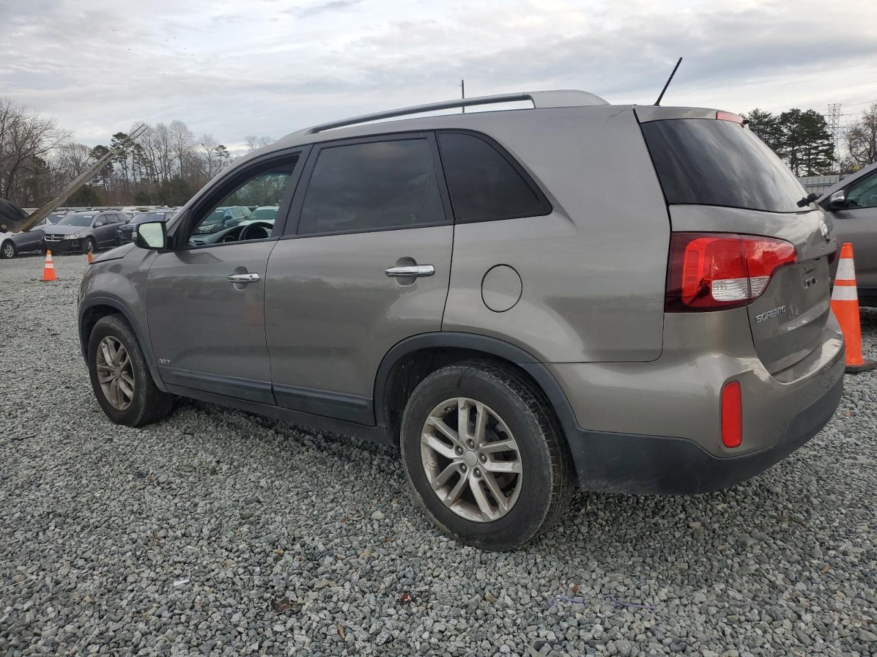 2015 KIA SORENTO LX - Image 2