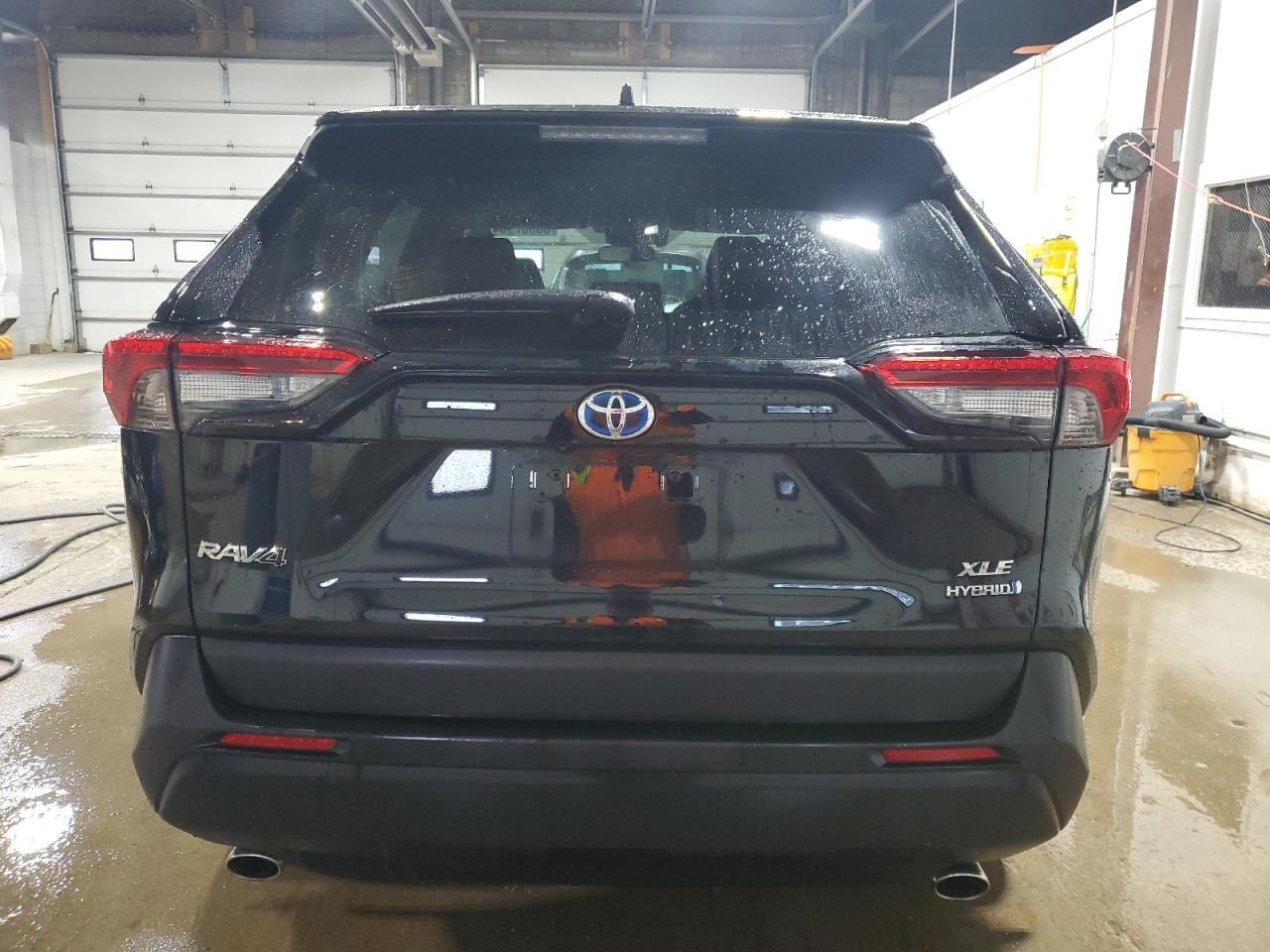 2024 TOYOTA RAV4 XLE P - Фото 6