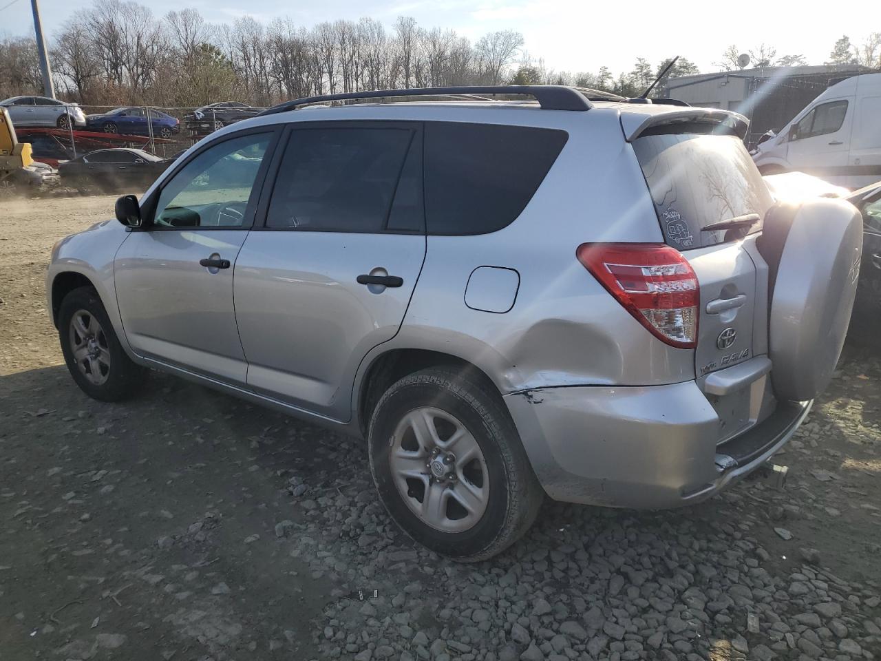 2011 TOYOTA RAV4 - Фото 2