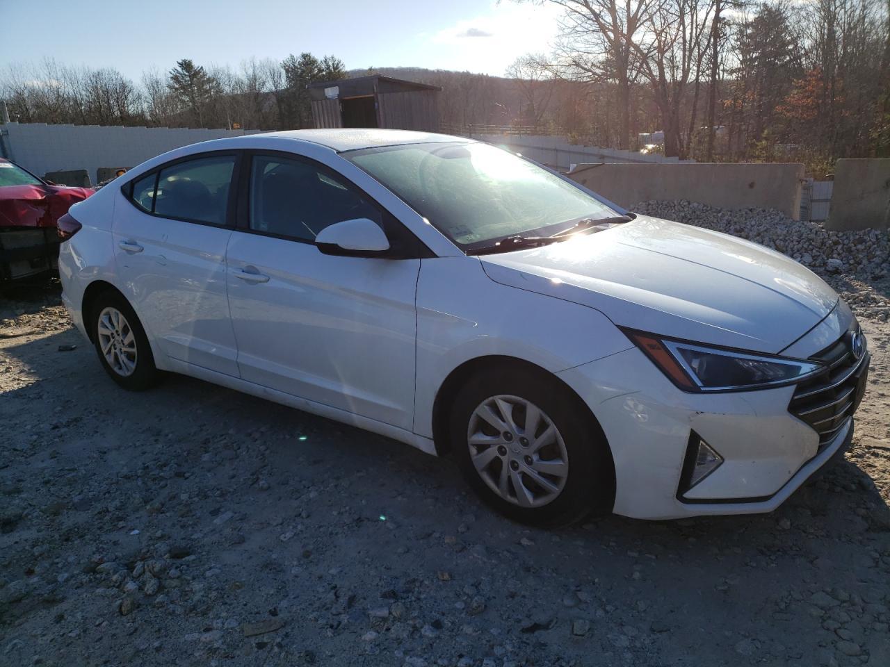 2019 HYUNDAI ELANTRA SE - Image 4