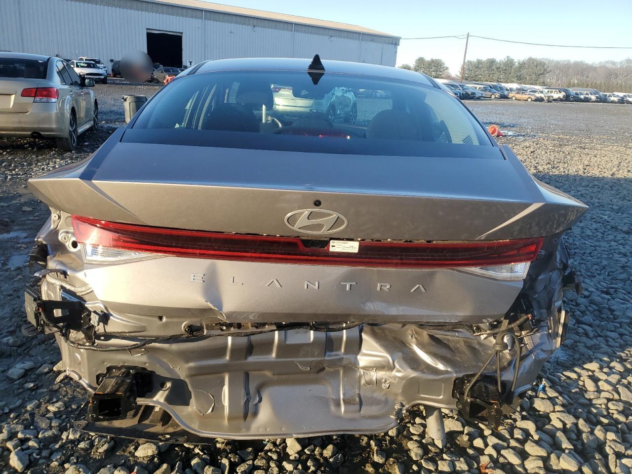 2024 HYUNDAI ELANTRA SE - Фото 6