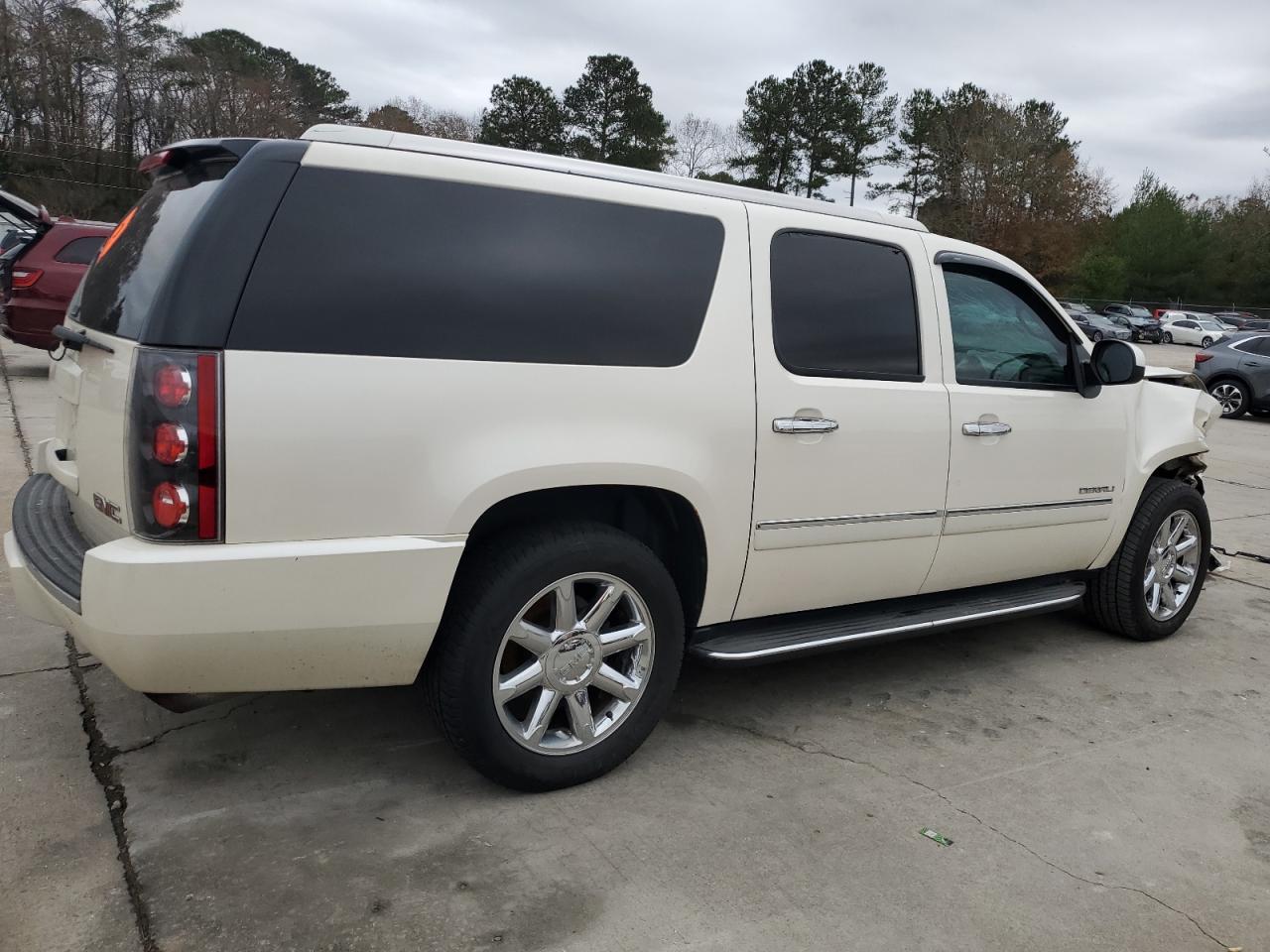 2012 GMC YUKON XL D - Image 3