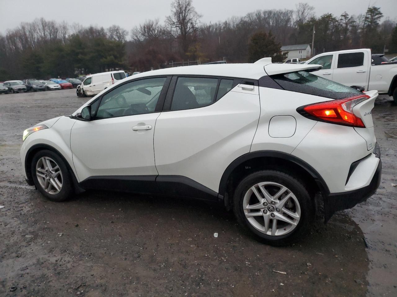 2021 TOYOTA C-HR XLE - Фото 2