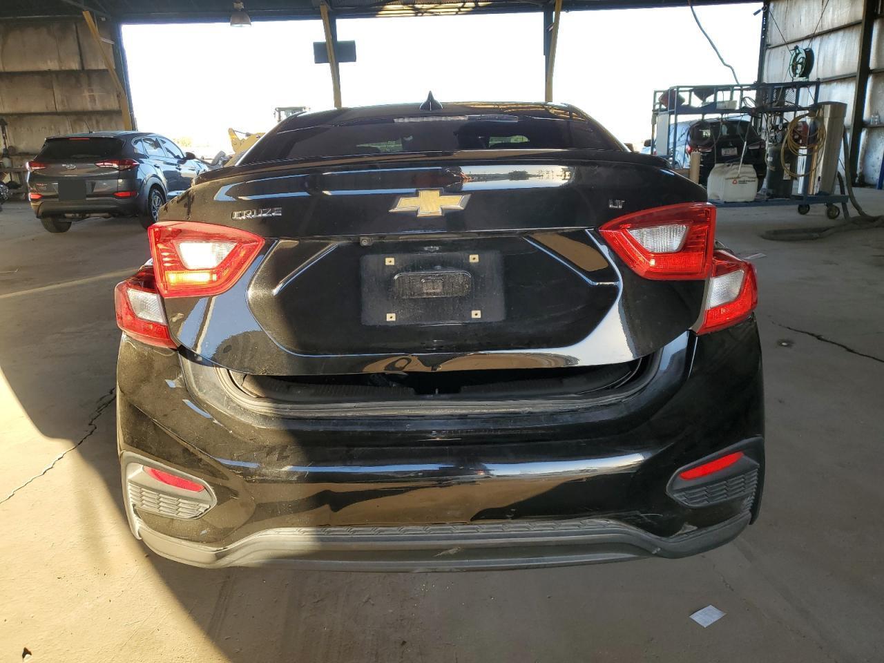 2017 CHEVROLET CRUZE LT - Image 6